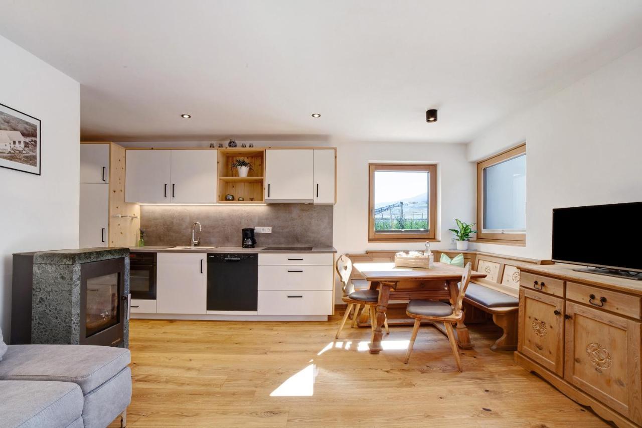 Waalhof Ferienwohnung Golden Ciardes ภายนอก รูปภาพ
